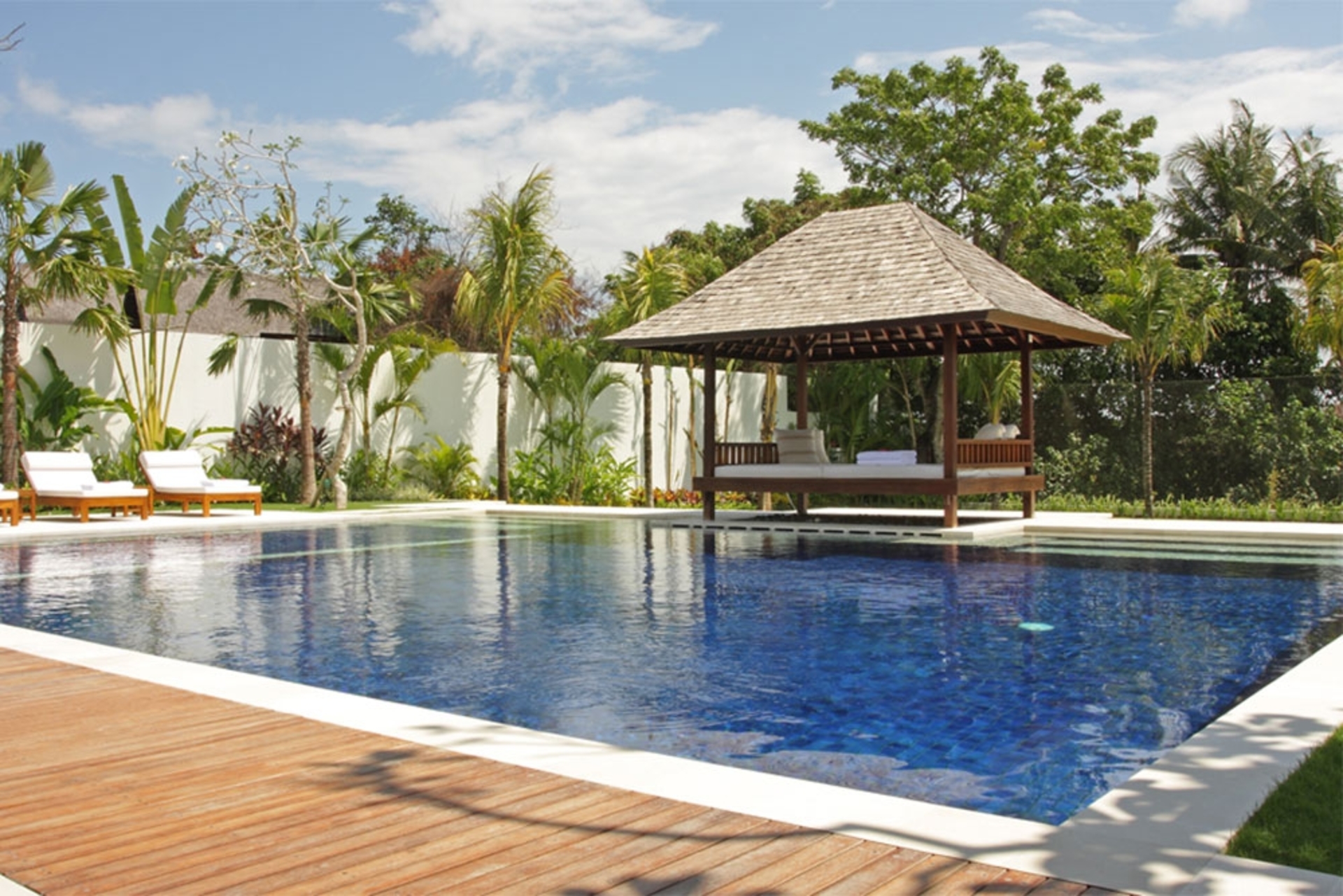 Escape to Your Dream Villa in Canggu’s Exclusive Oasis 1000