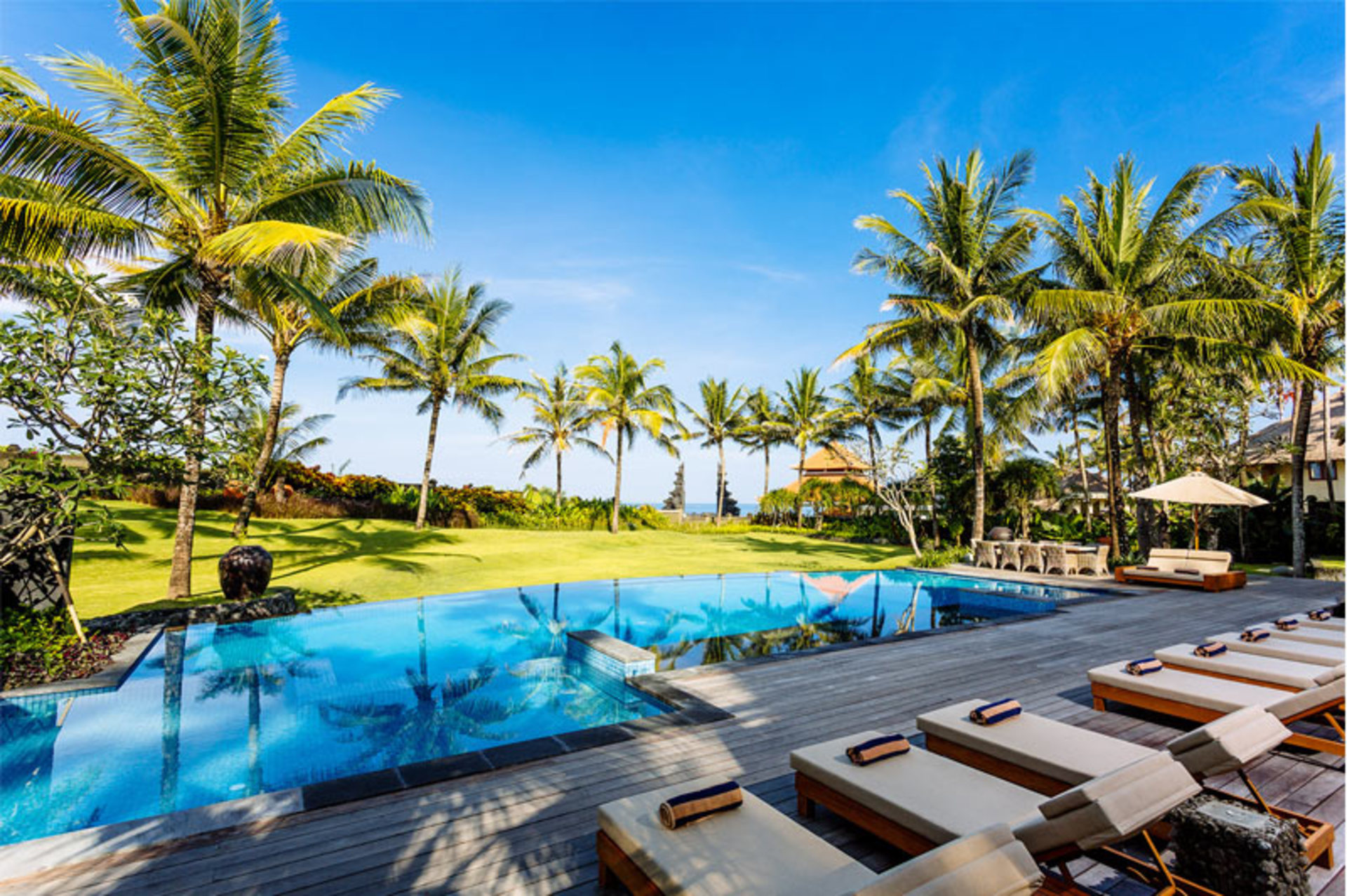 Secluded 5-Star Luxury by the Ocean – Bali Villa 1018