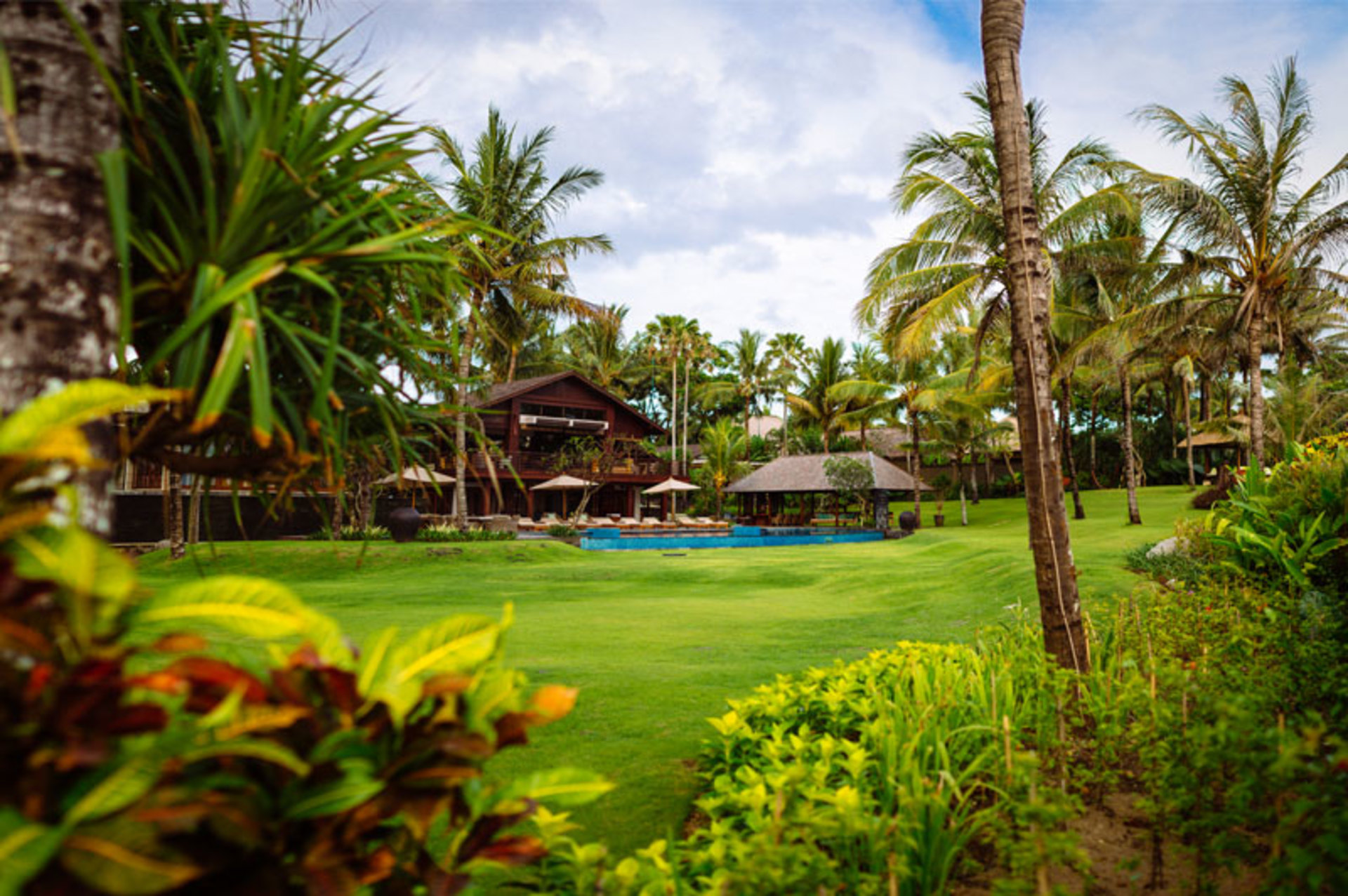Secluded 5-Star Luxury by the Ocean – Bali Villa 1018