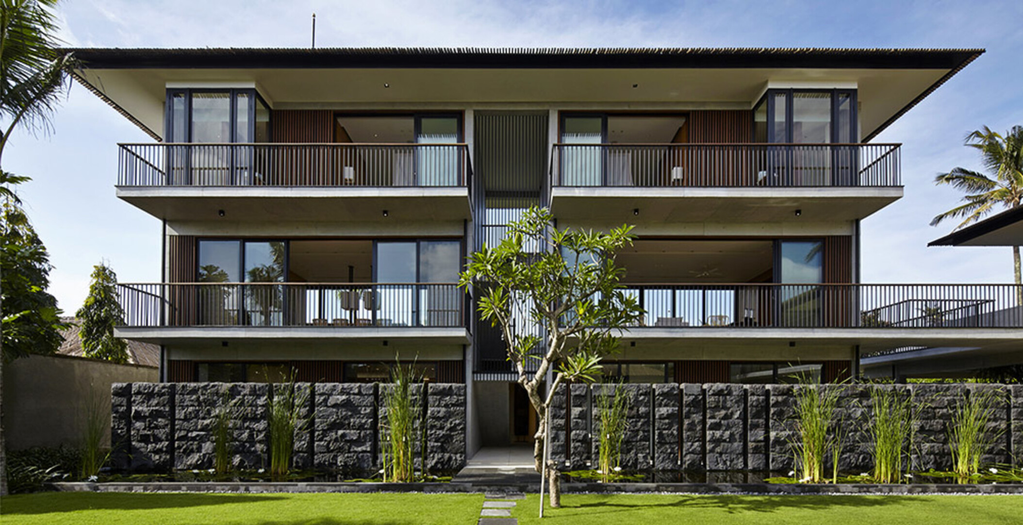 Oceanfront Luxury Escape – Bali Villa 1021