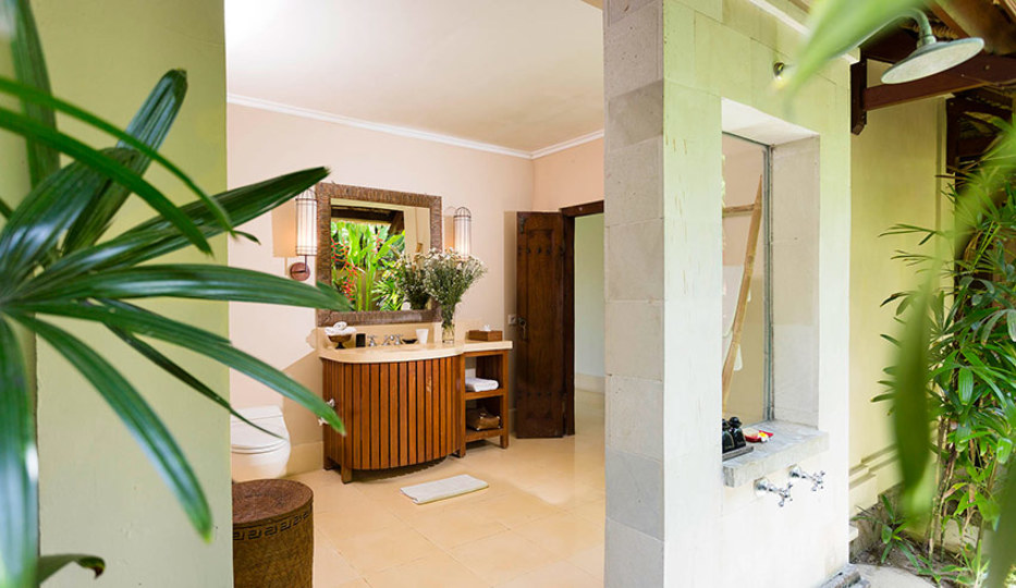 Bali Villa 1023: Ocean Bliss & Poolside Serenity