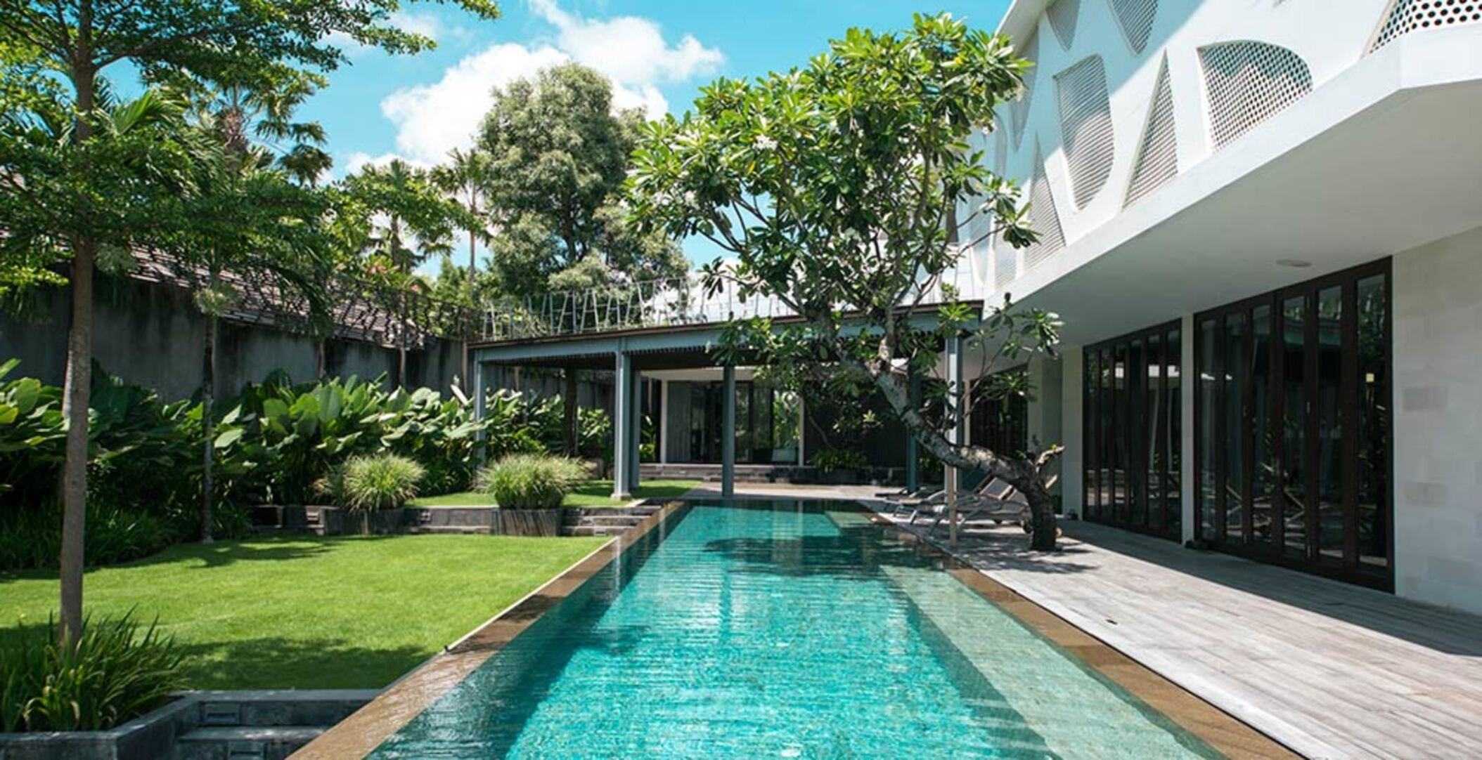 Sanctuary of Green and Glamour – Bali Villa 1024