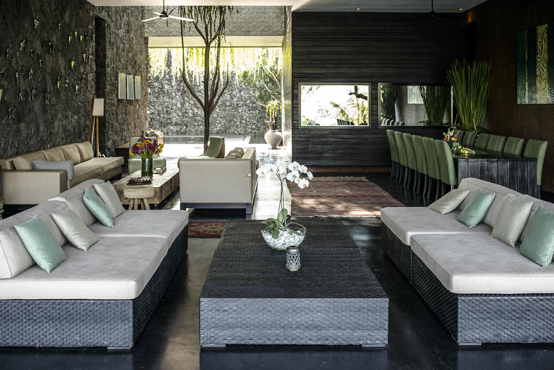Luxury Villa Escape with Exceptional Staff – 1028
