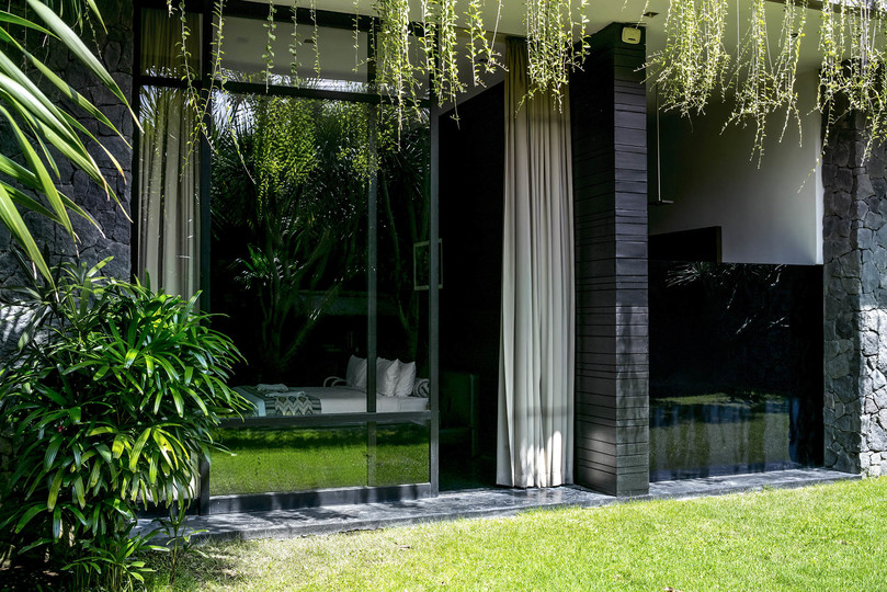 Luxury Villa Escape with Exceptional Staff – 1028