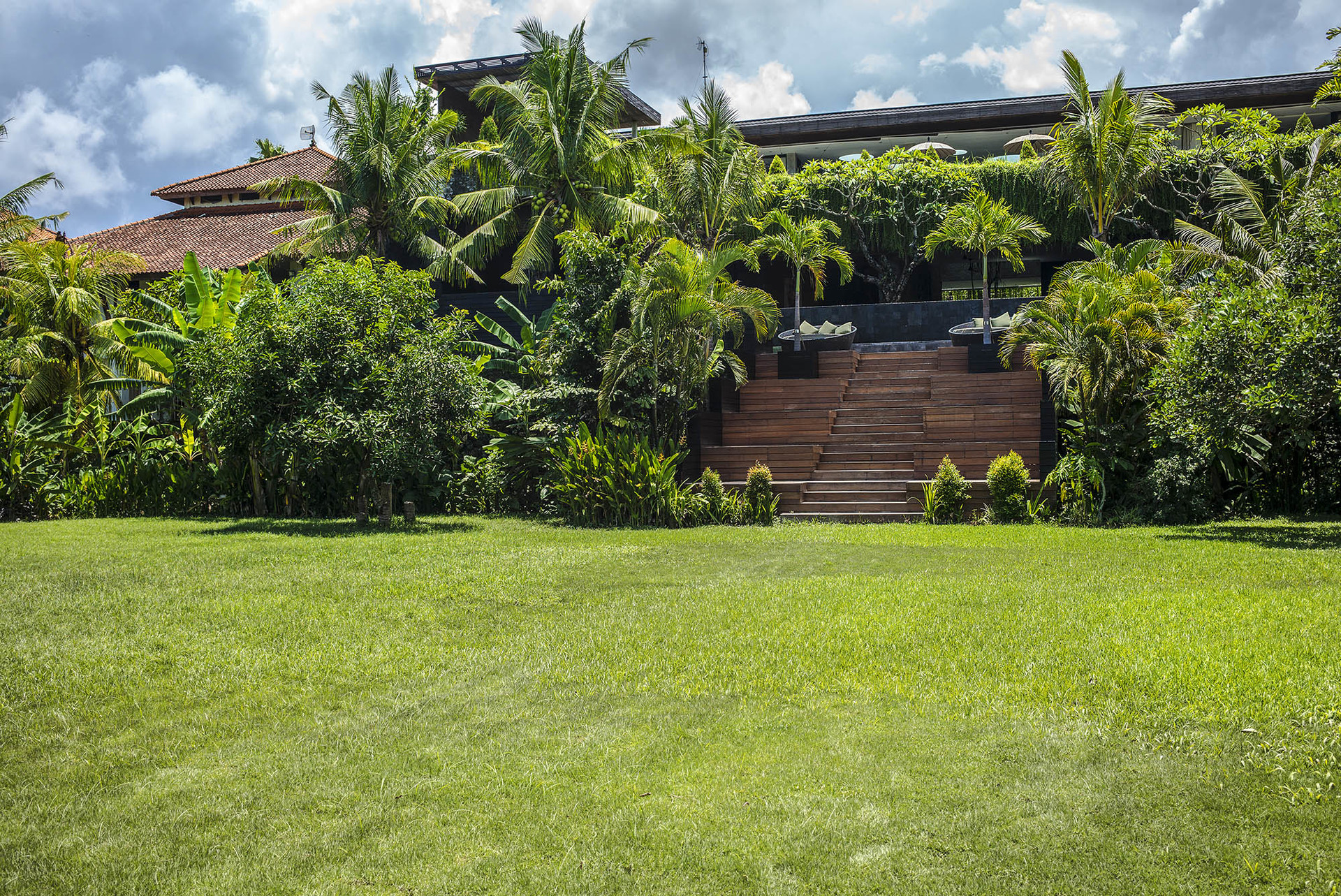 Luxury Villa Escape with Exceptional Staff – 1028