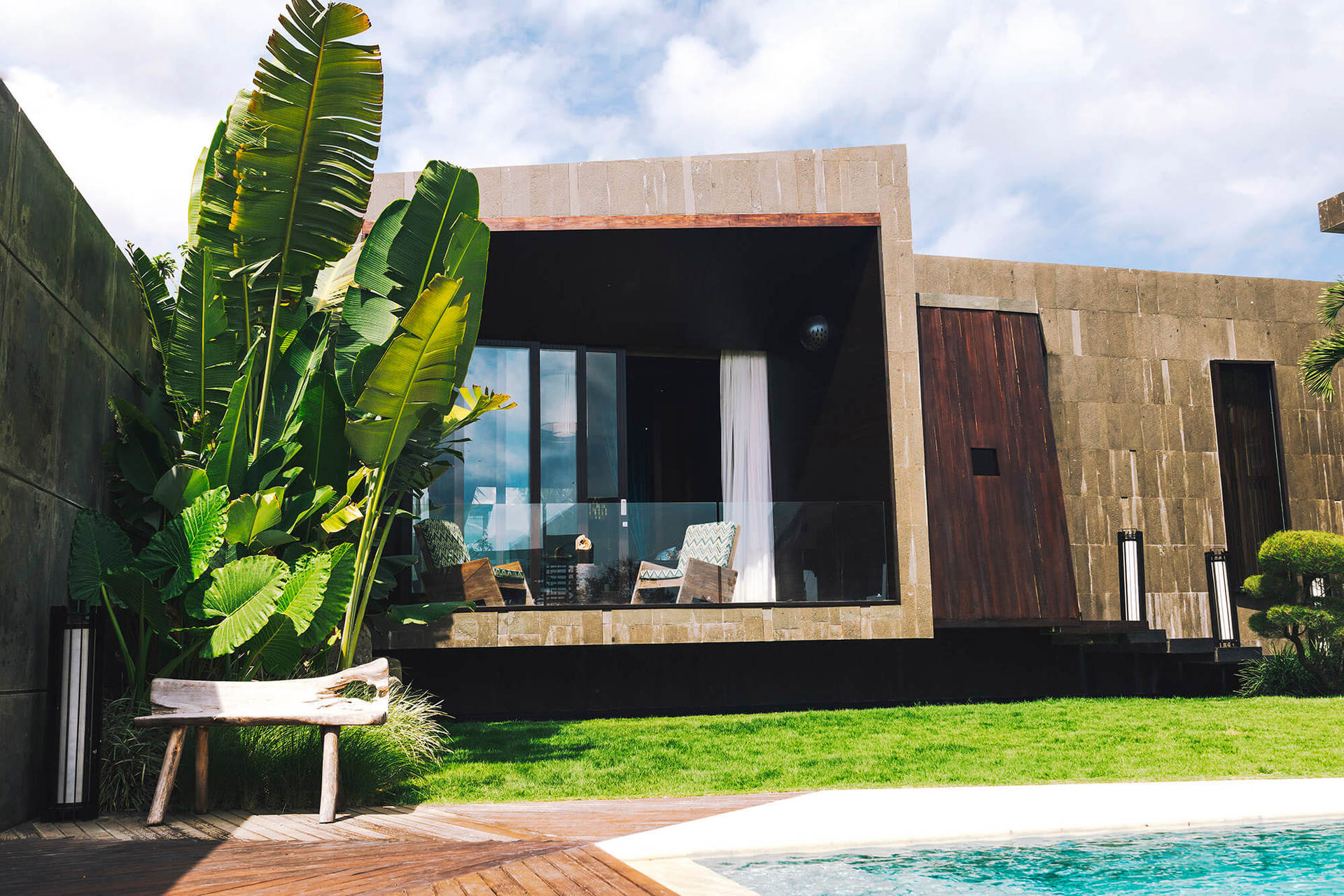 Modern Oasis by the Sea – Bali Villa 1032