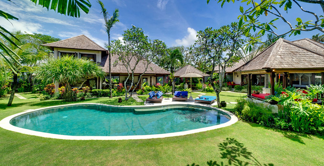 Tropical Luxury Steps from the Sand – Bali Villa 1034