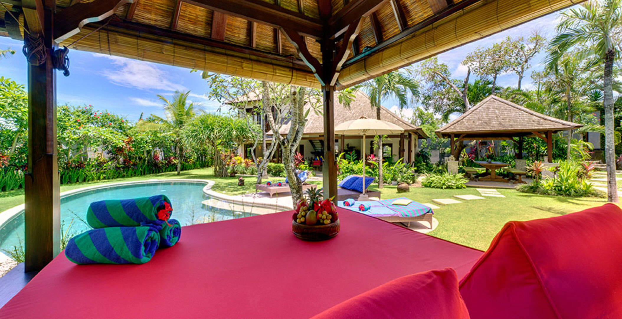 Tropical Luxury Steps from the Sand – Bali Villa 1034