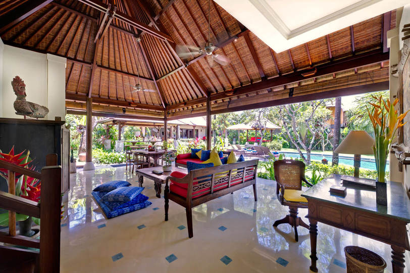 Tropical Luxury Steps from the Sand – Bali Villa 1034