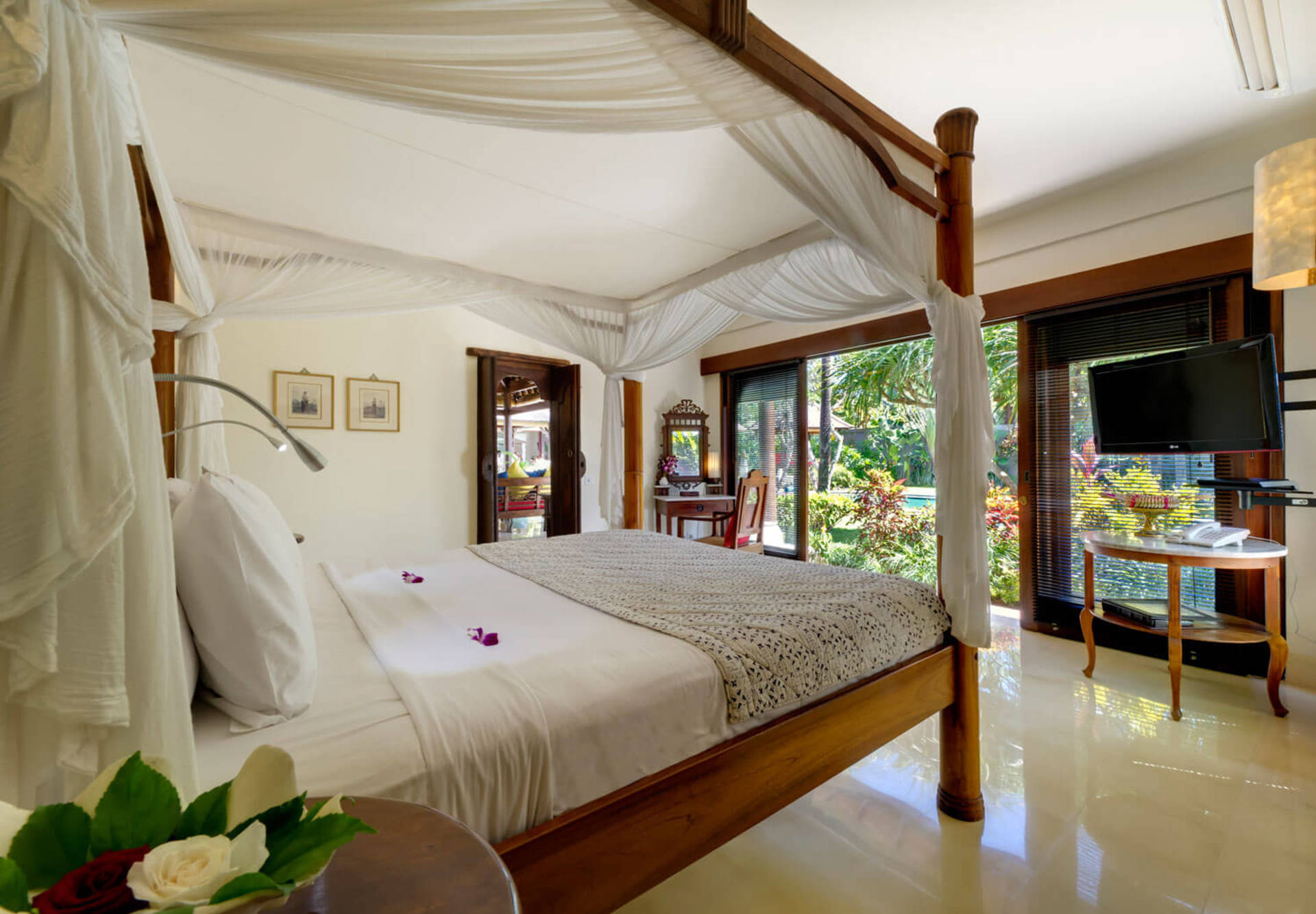 Tropical Luxury Steps from the Sand – Bali Villa 1034