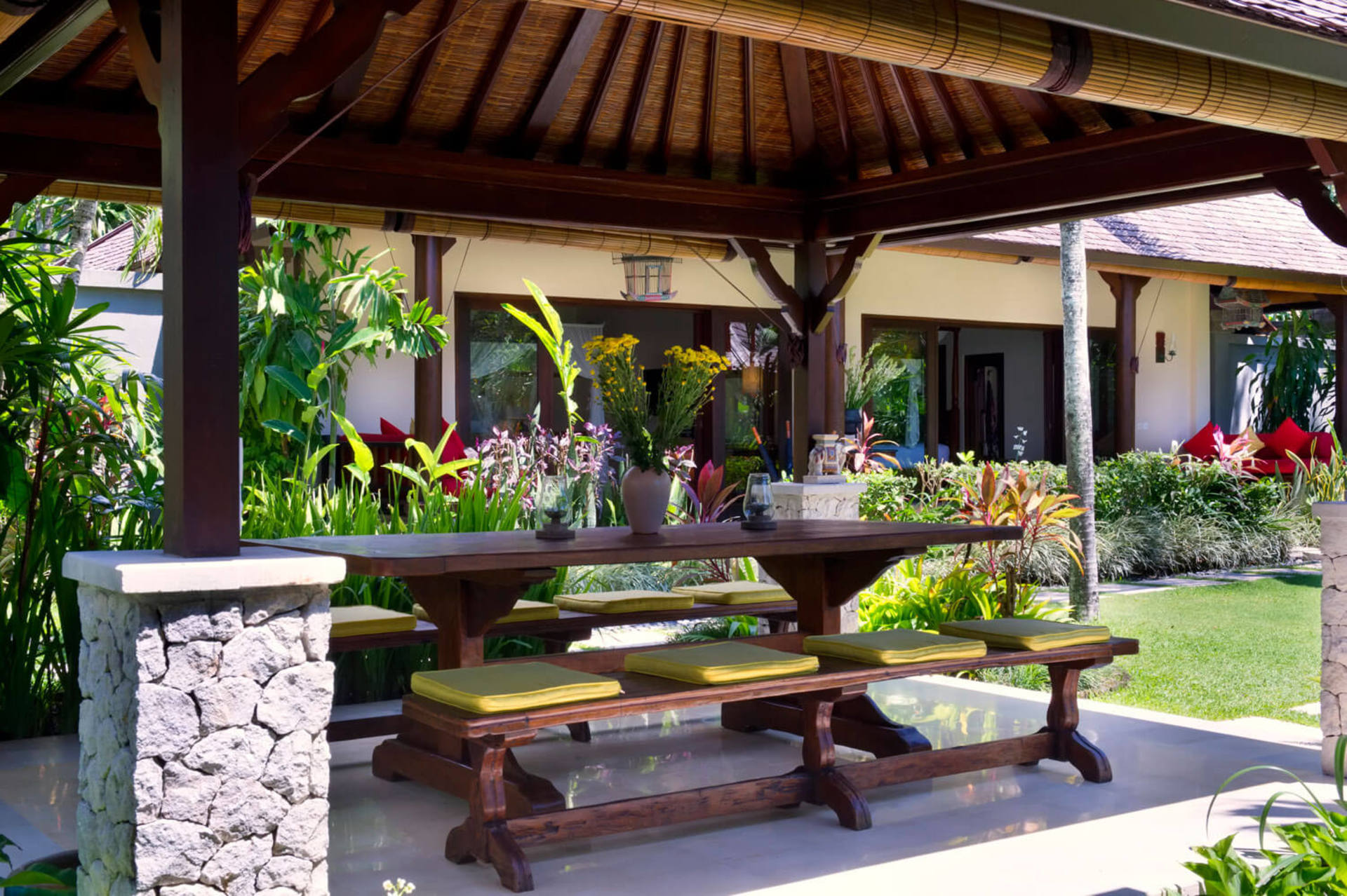 Tropical Luxury Steps from the Sand – Bali Villa 1034