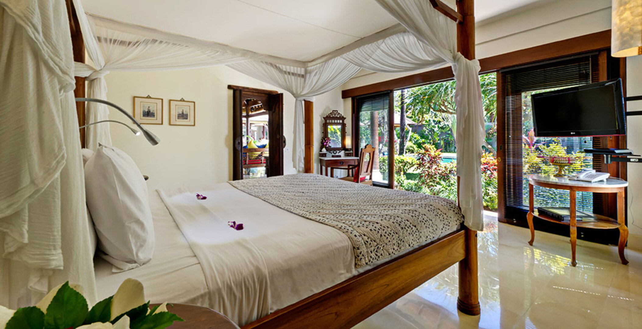 Tropical Luxury Steps from the Sand – Bali Villa 1034