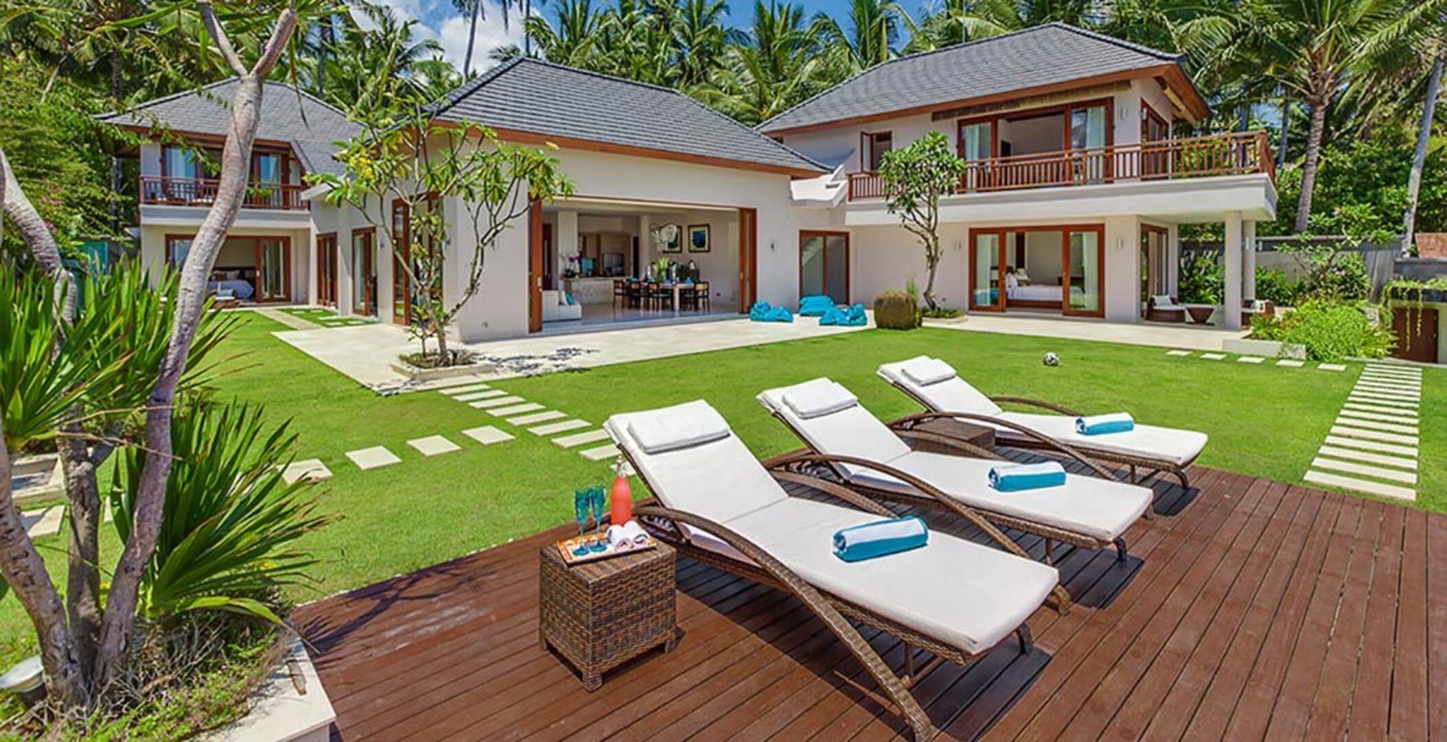 Beautiful Seafront Villa with Private Pool – Bali Villa 1041