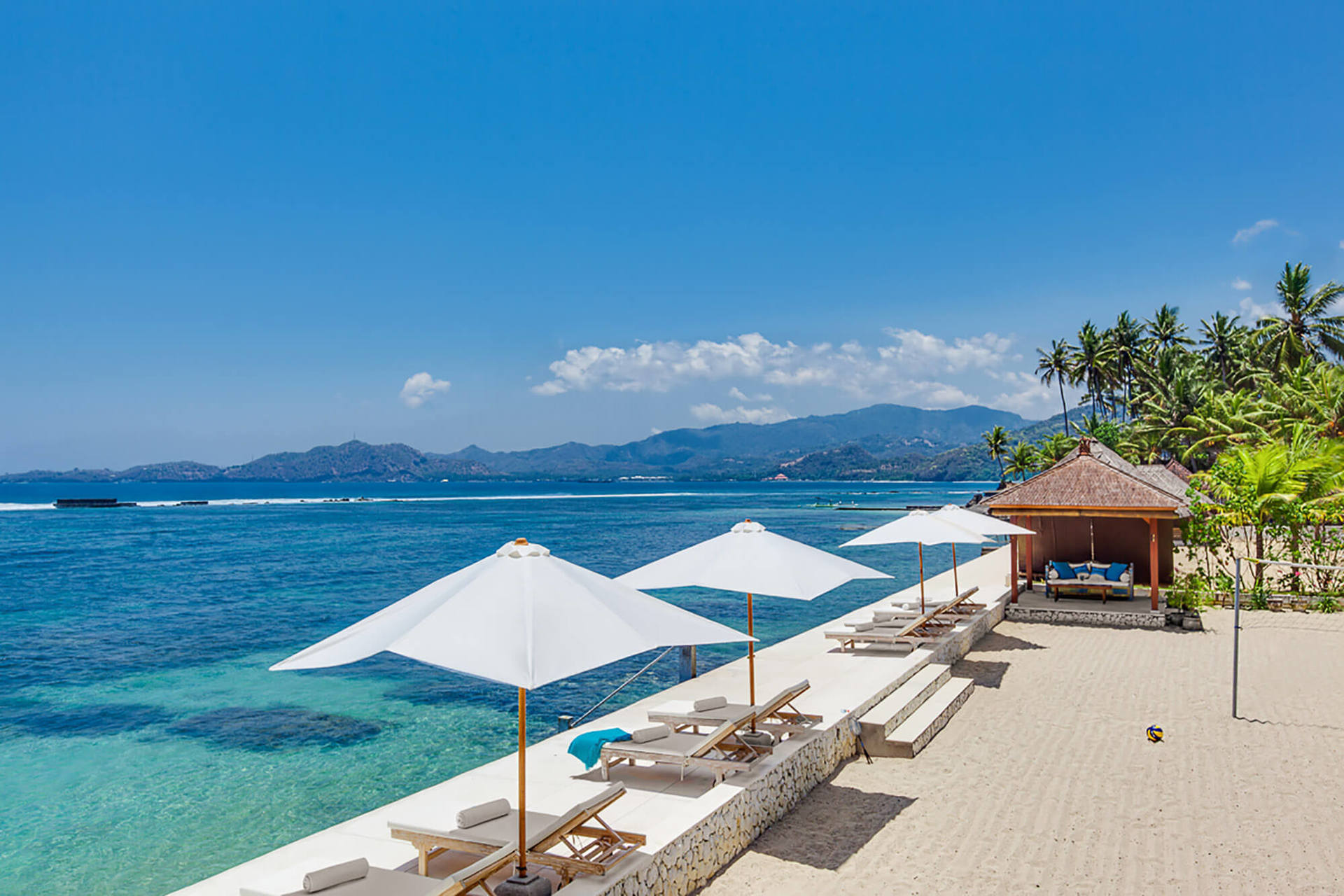 Beautiful Seafront Villa with Private Pool – Bali Villa 1041