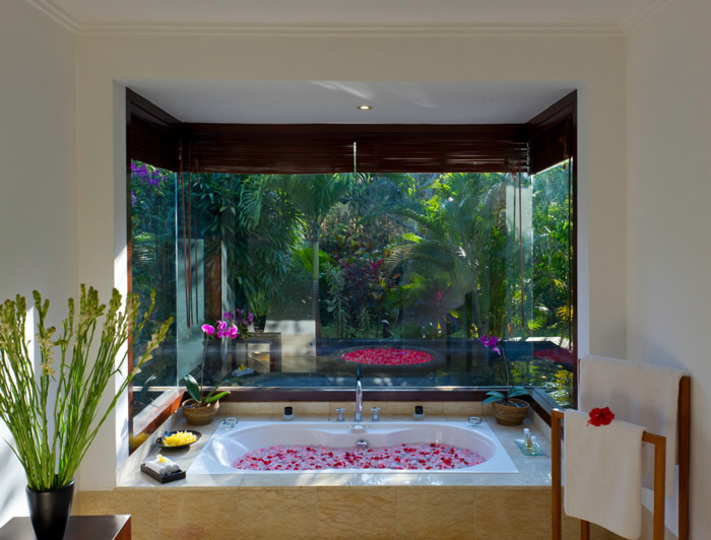 Private Beachside Escape with Lush Grounds – Bali Villa 1044