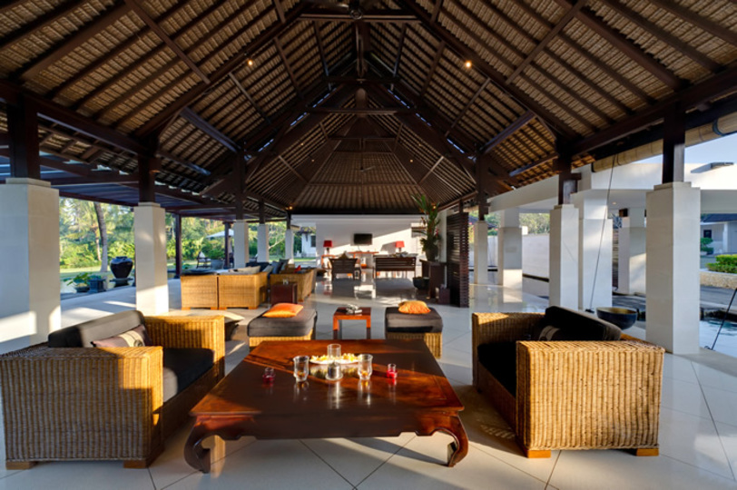 Private Beachside Escape with Lush Grounds – Bali Villa 1044