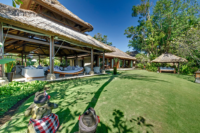 Elegant Beachfront Escape with Pool – Bali Villa 1046