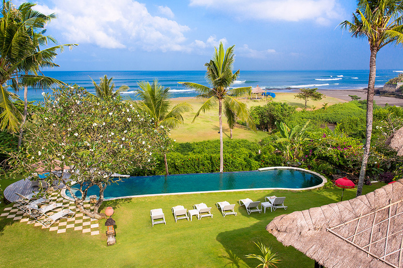 Elegant Beachfront Escape with Pool – Bali Villa 1046