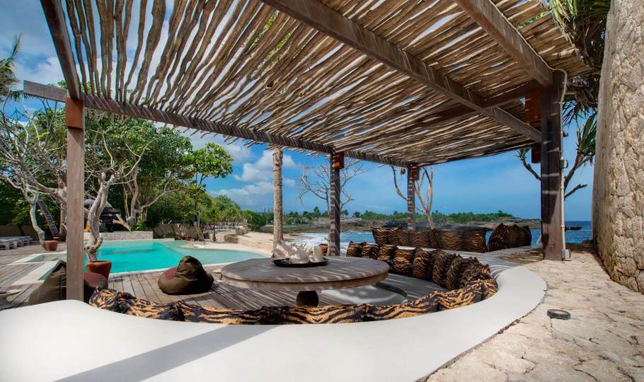 Chic Beachfront with Pool & Style – Bali Villa 1052