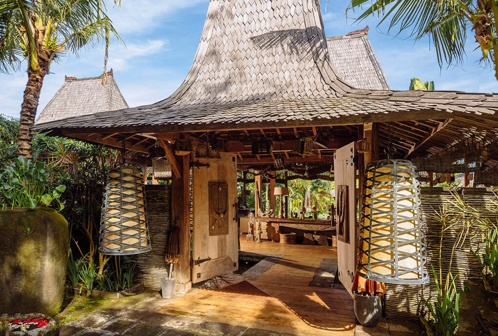 Seaside Luxury with Cultural Charm – Bali Villa 1054