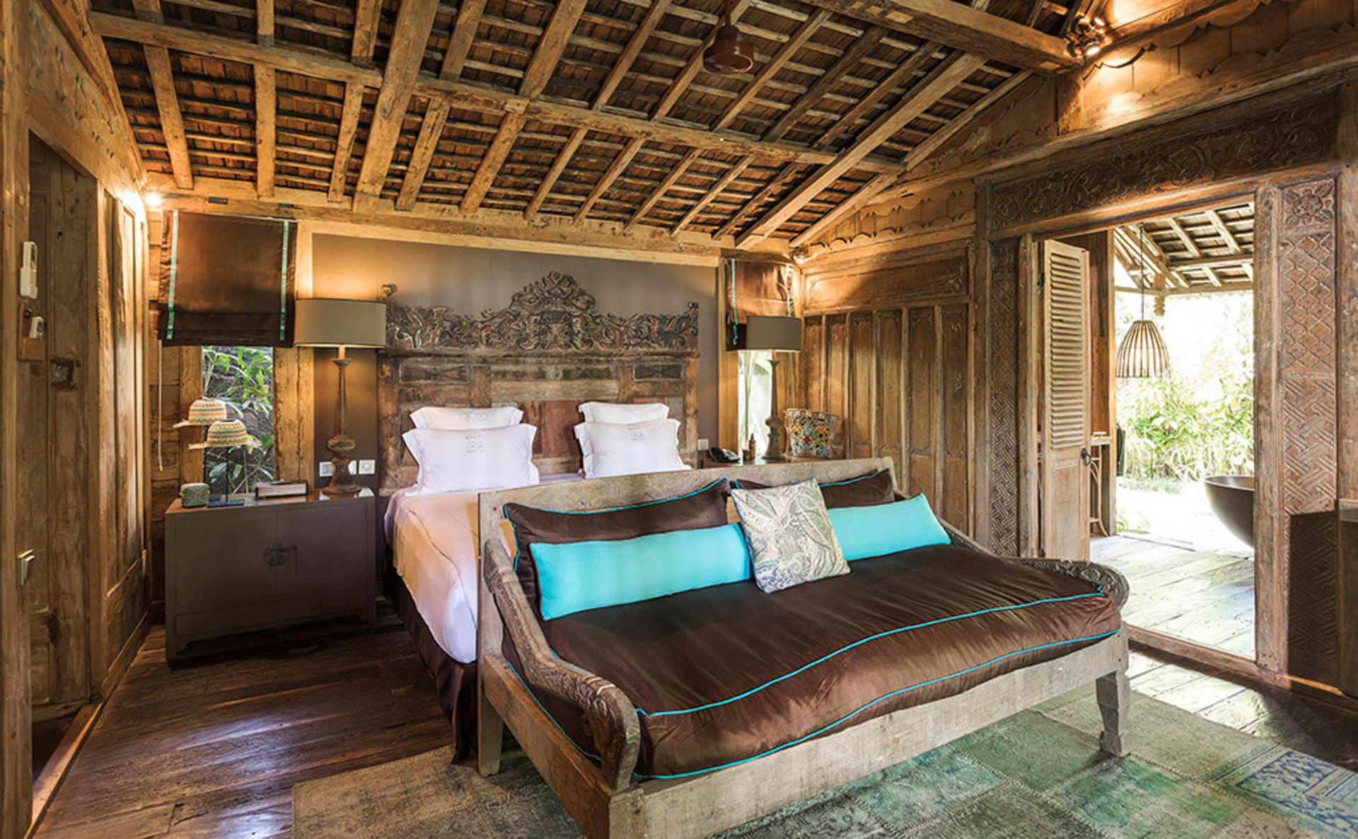 Seaside Luxury with Cultural Charm – Bali Villa 1054