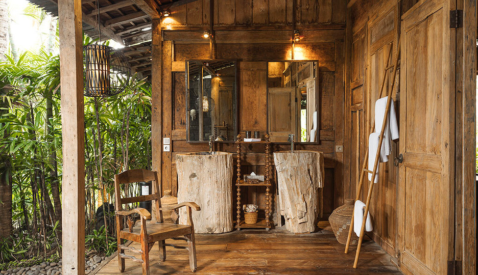 Seaside Luxury with Cultural Charm – Bali Villa 1054