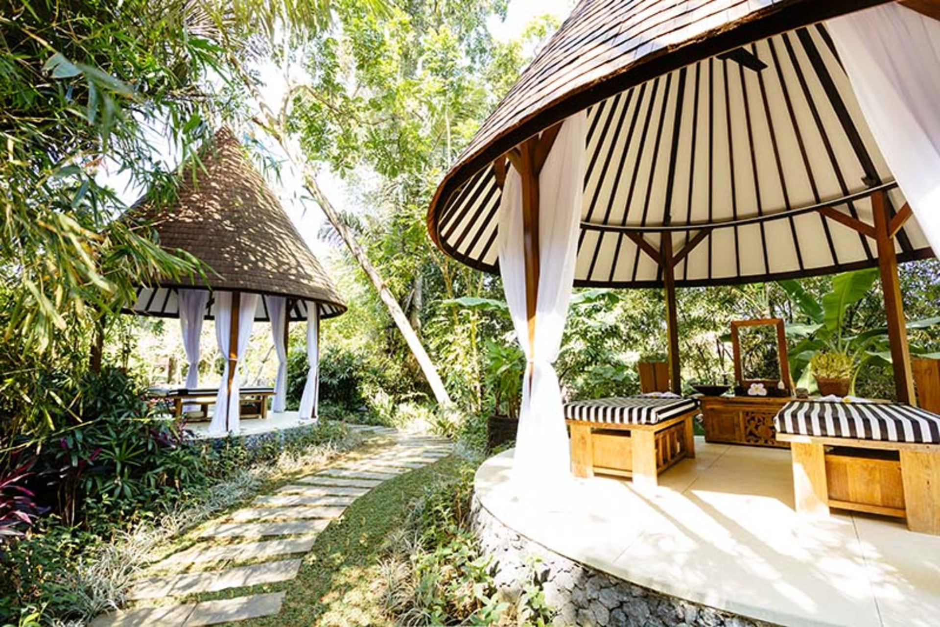 Elegant Tropical Escape –  Bali Villa 1063