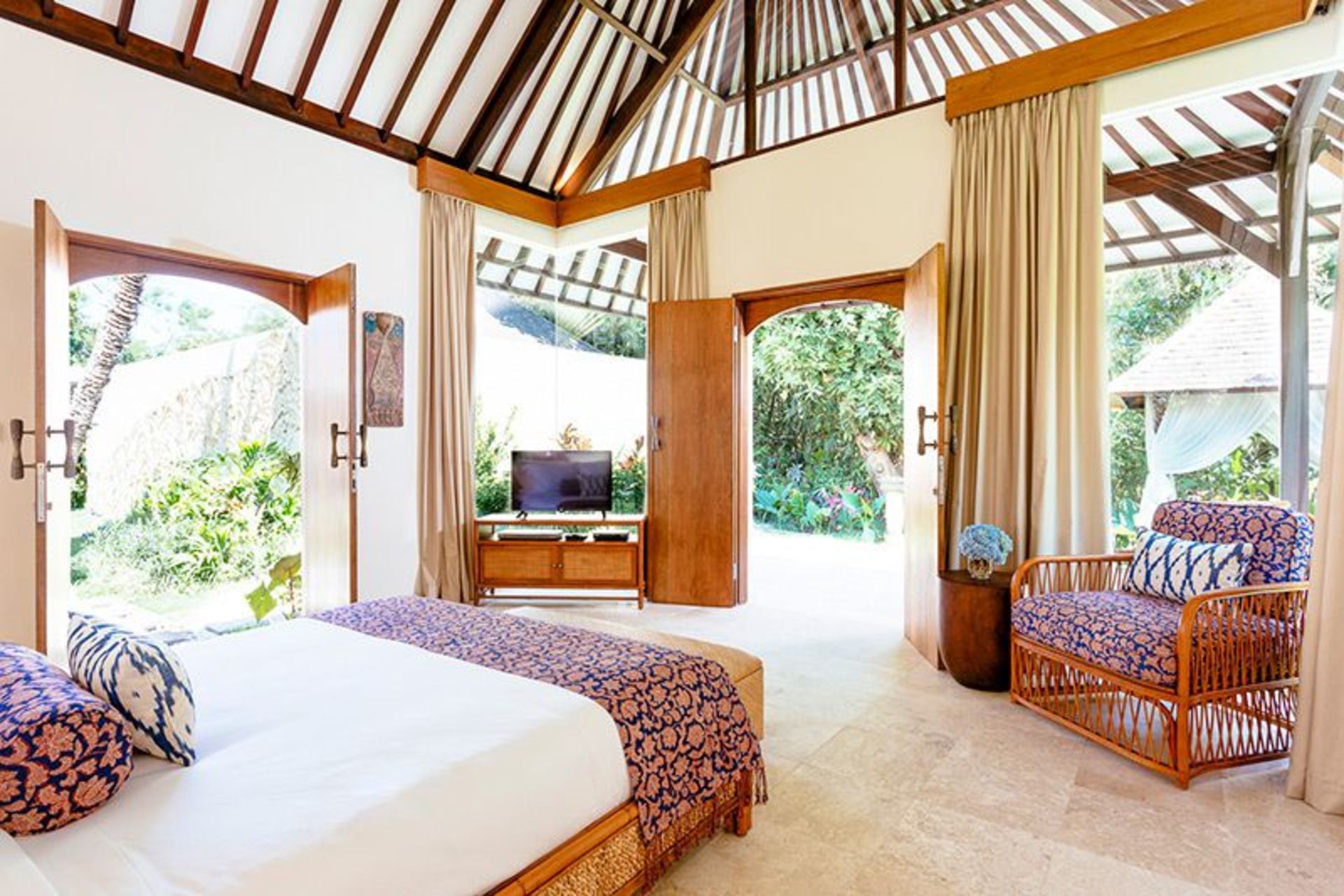 Elegant Tropical Escape –  Bali Villa 1063