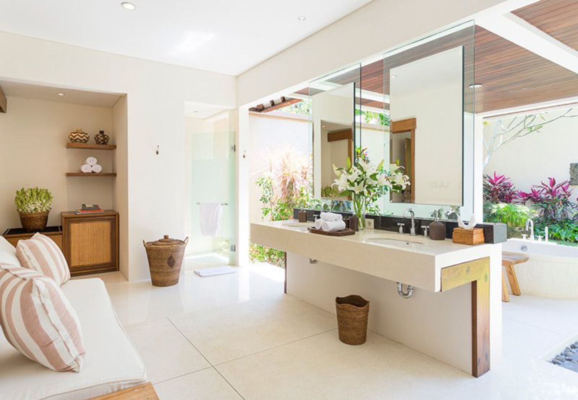 Elegant Tropical Escape –  Bali Villa 1063