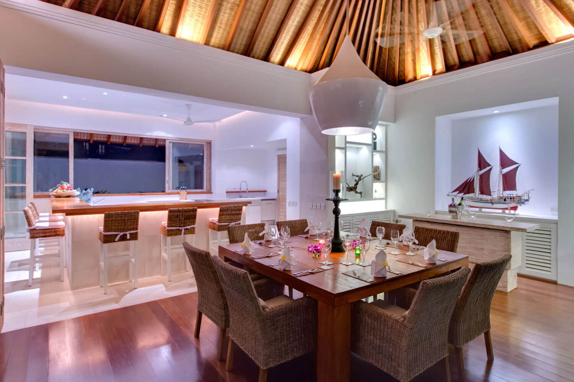 Lush Escapes by the Ocean – Bali Villa 1064
