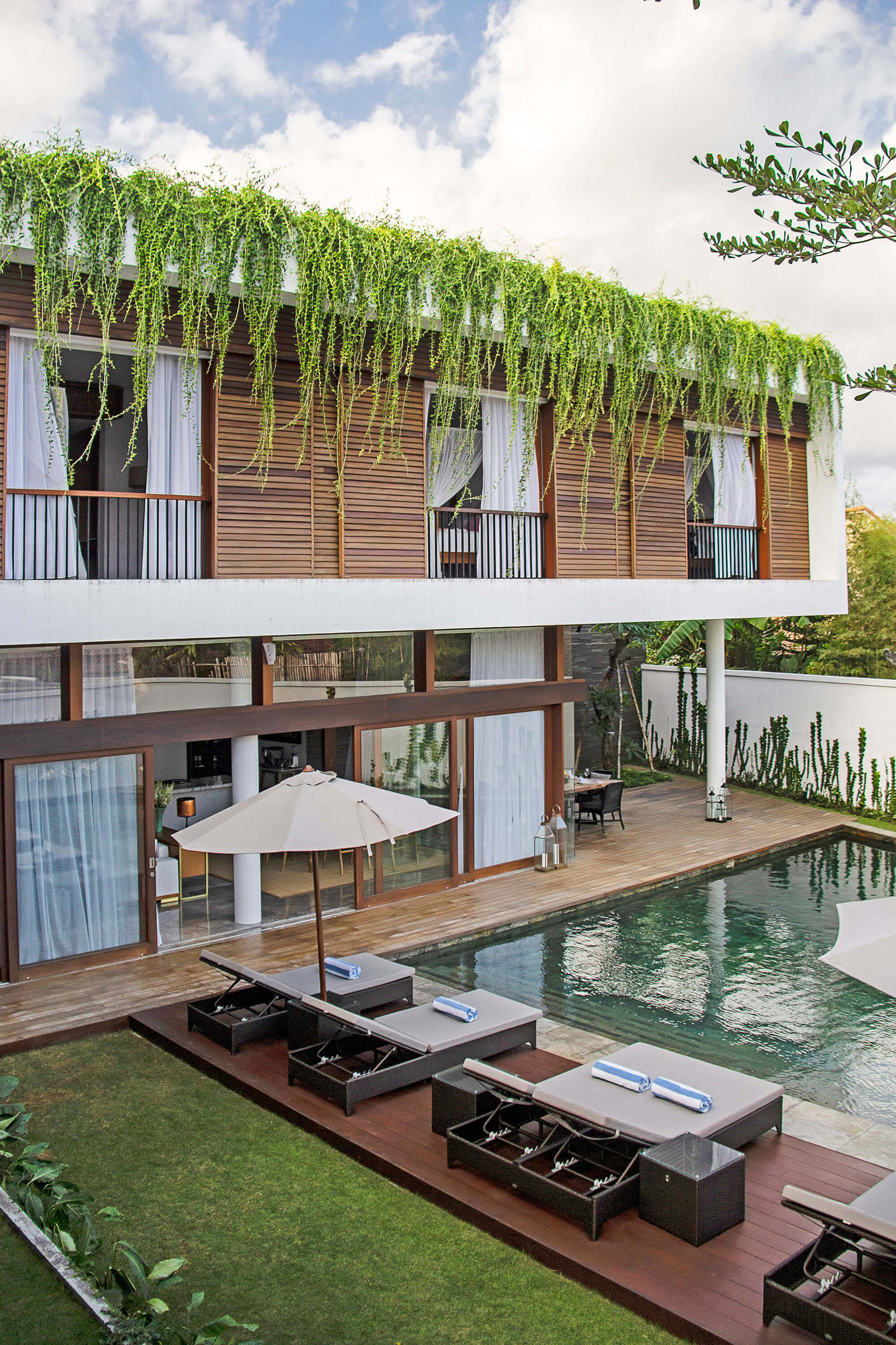 Stylish Beachside Villa with Pool & Stunning Views – Bali Villa 1068