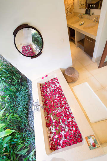 Luxury Rooted in Serenity – Bali Villa 1074