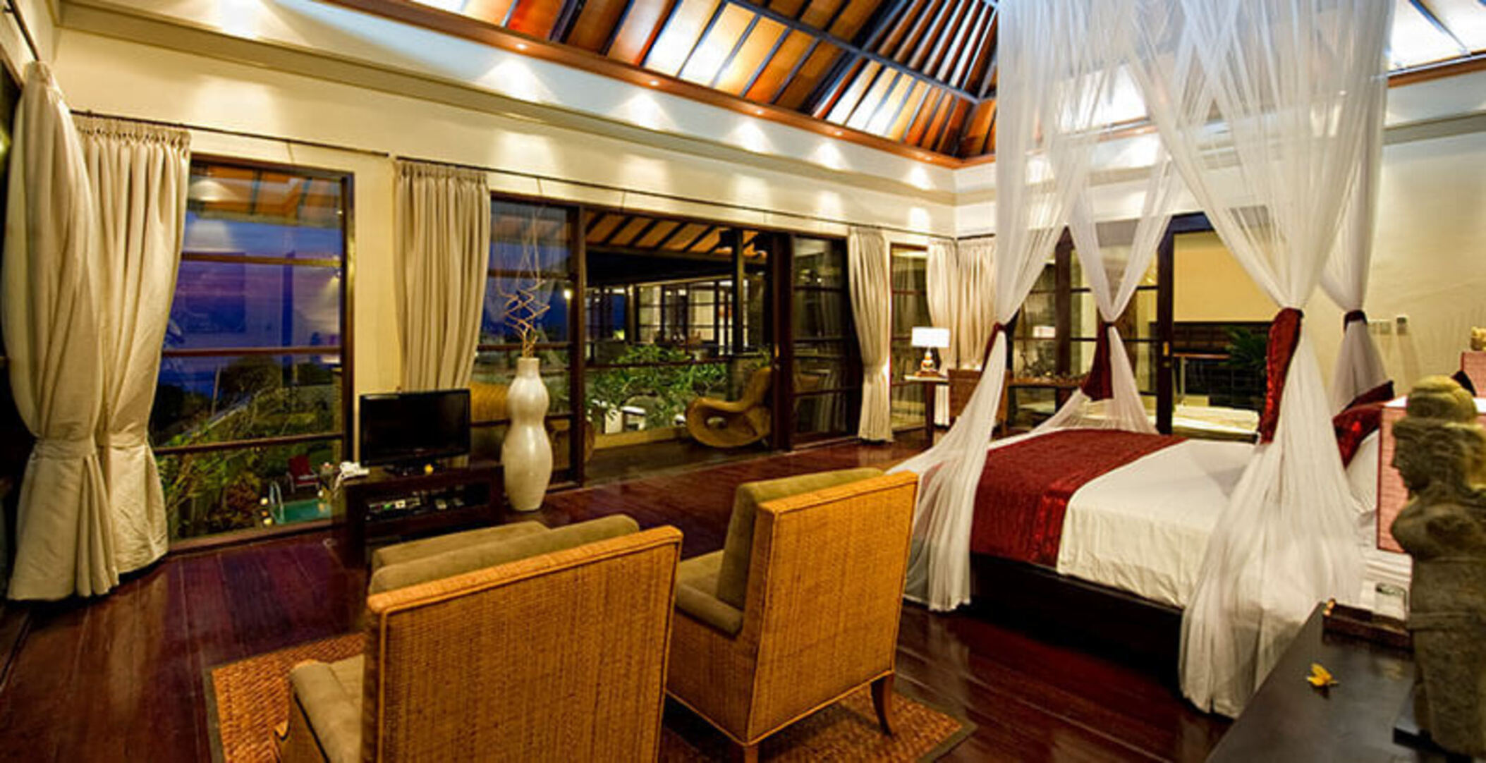 Beachfront Bliss Awaits You – Bali Villa 1076