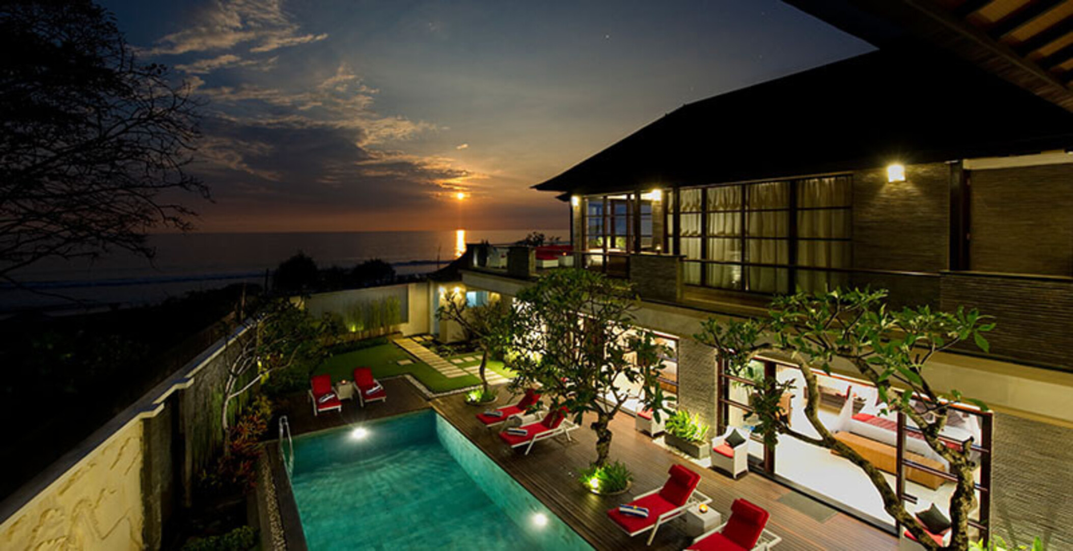 Beachfront Bliss Awaits You – Bali Villa 1076
