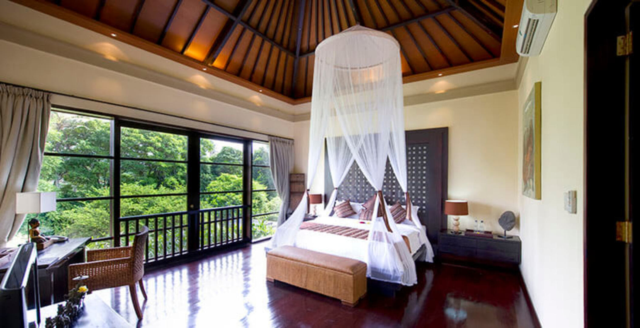 Beachfront Bliss Awaits You – Bali Villa 1076