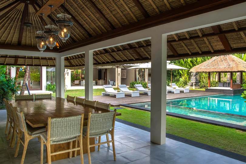 Luxury by the Ocean’s Edge – Bali Villa 1087