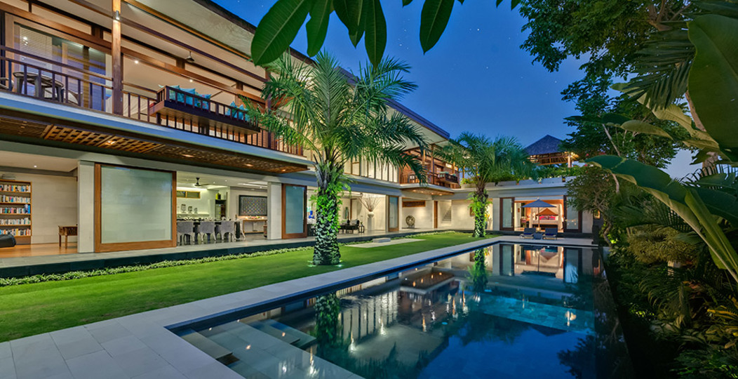 Spacious Luxury Retreat Near Beach – Bali Villa 1098