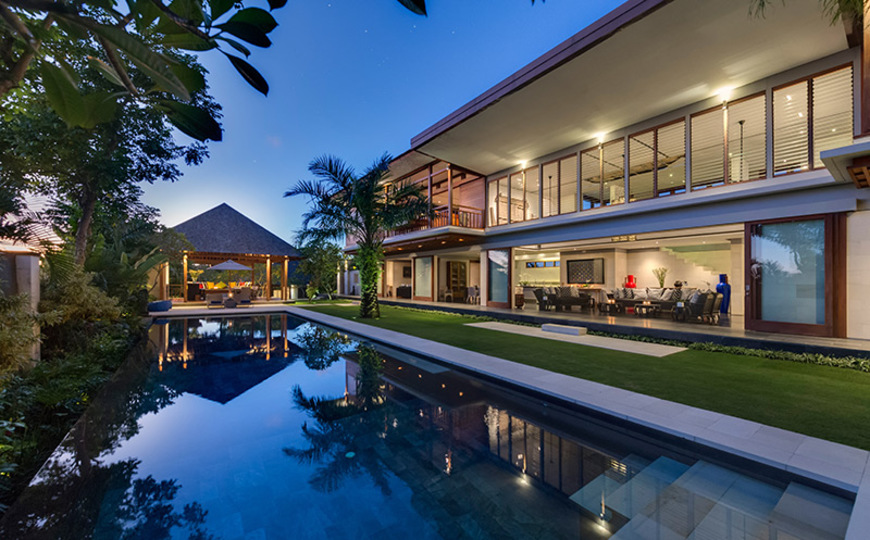 Spacious Luxury Retreat Near Beach – Bali Villa 1098