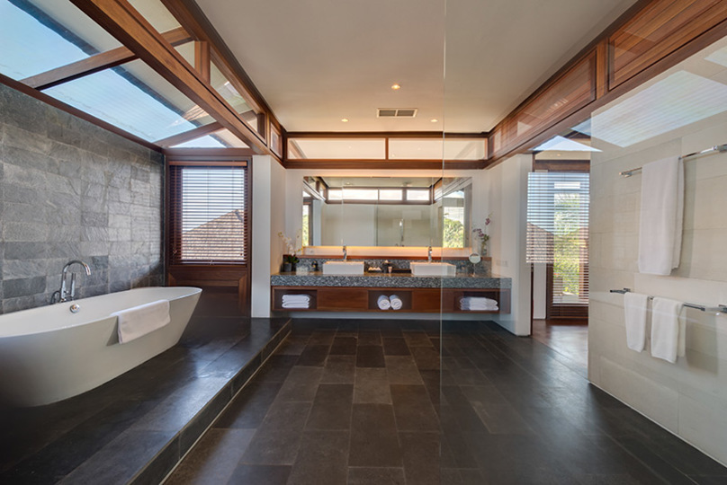 Spacious Luxury Retreat Near Beach – Bali Villa 1098