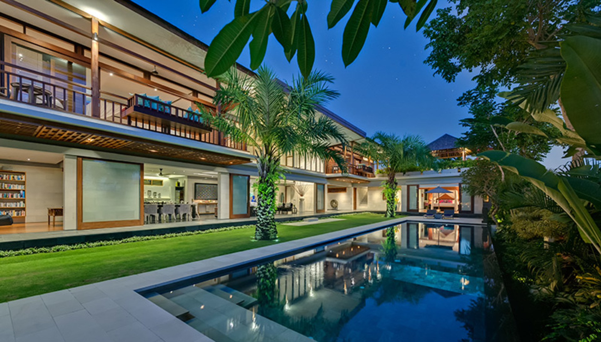 Spacious Luxury Retreat Near Beach – Bali Villa 1098
