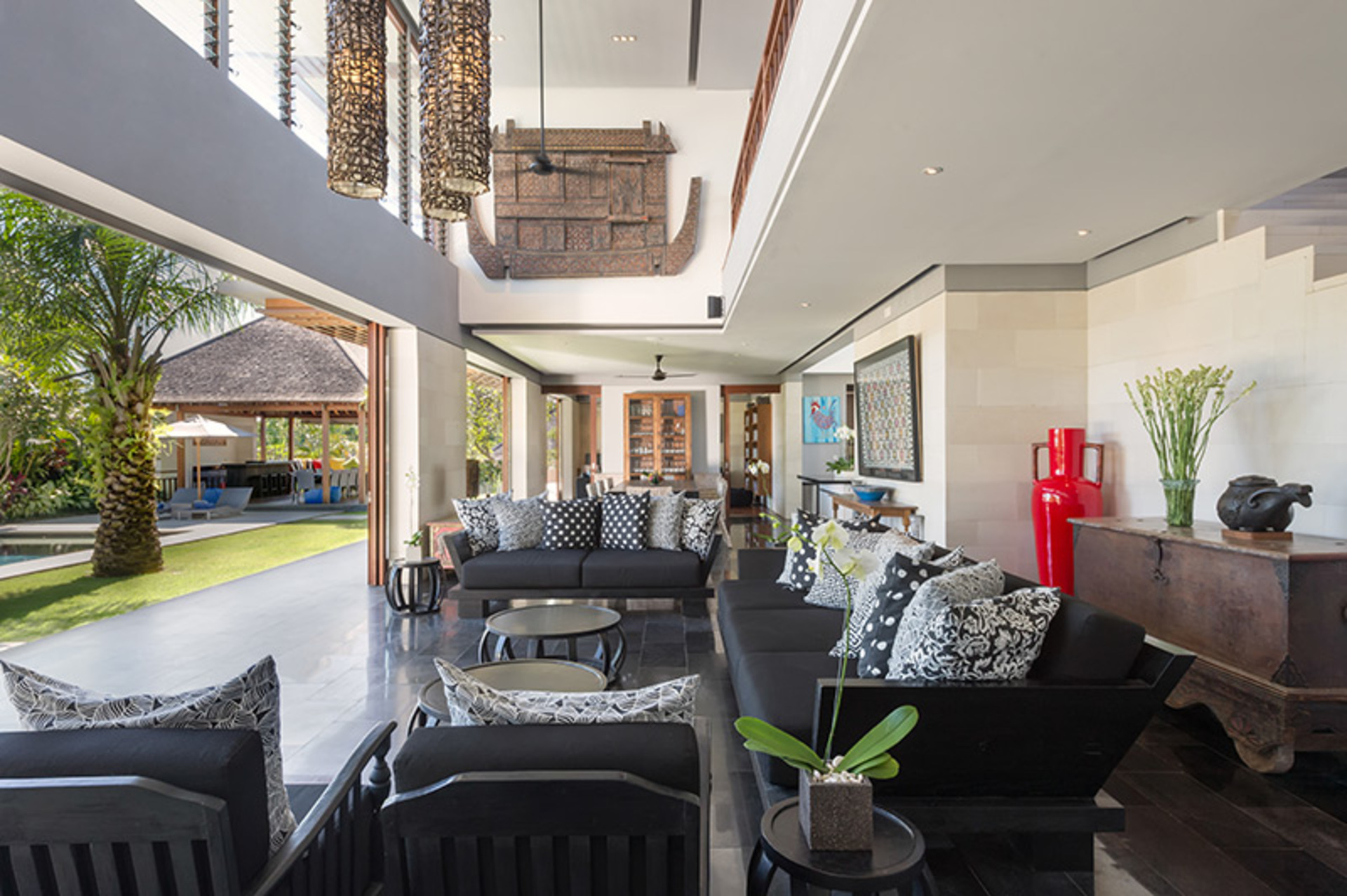 Spacious Luxury Retreat Near Beach – Bali Villa 1098