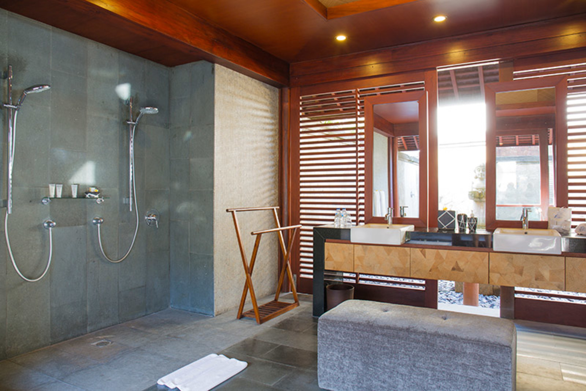 Private Beachfront Escape – Bali Villa 1115