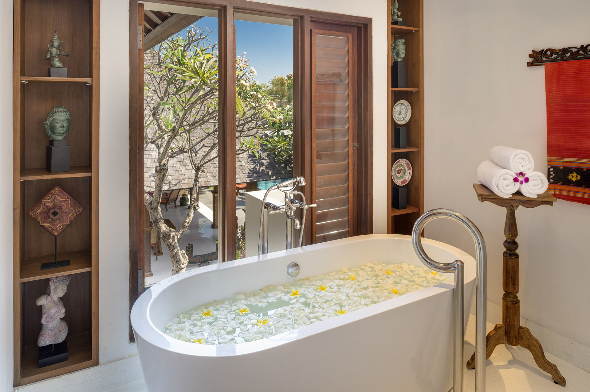 Serene luxury in lush gardens, Bali Villa 1124