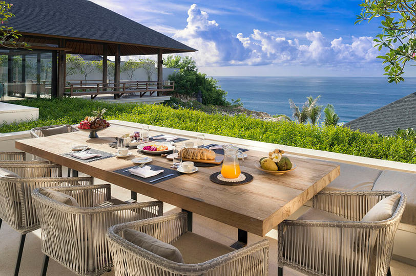 Experience Ultimate Luxury by the Beach, Bali Villa 1129