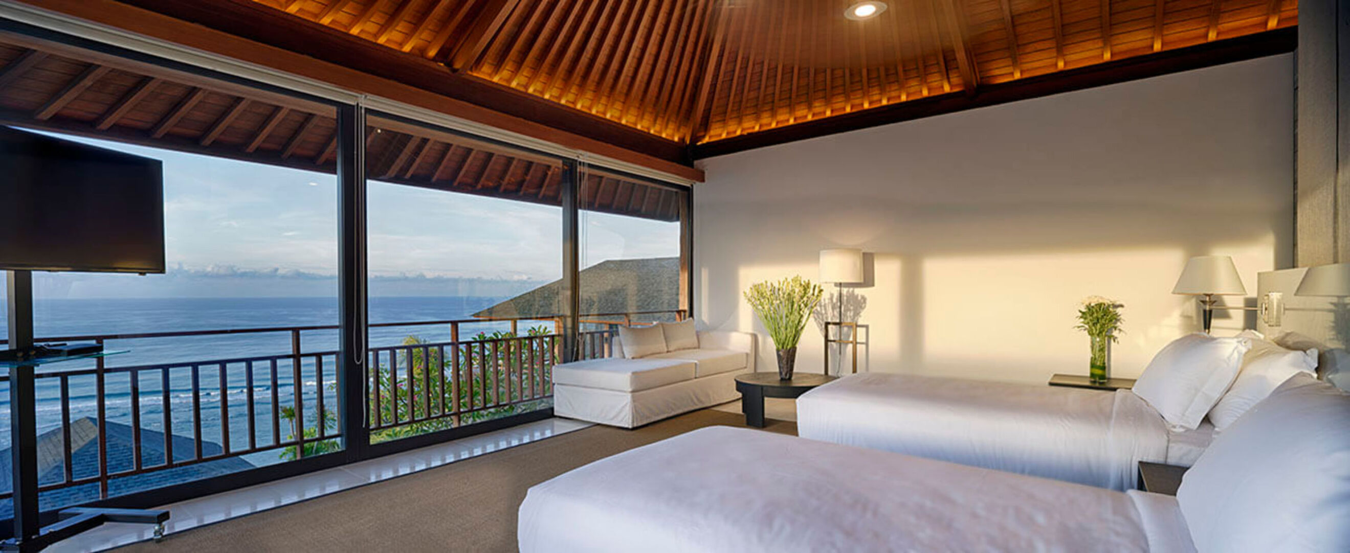 Experience Ultimate Luxury by the Beach, Bali Villa 1129