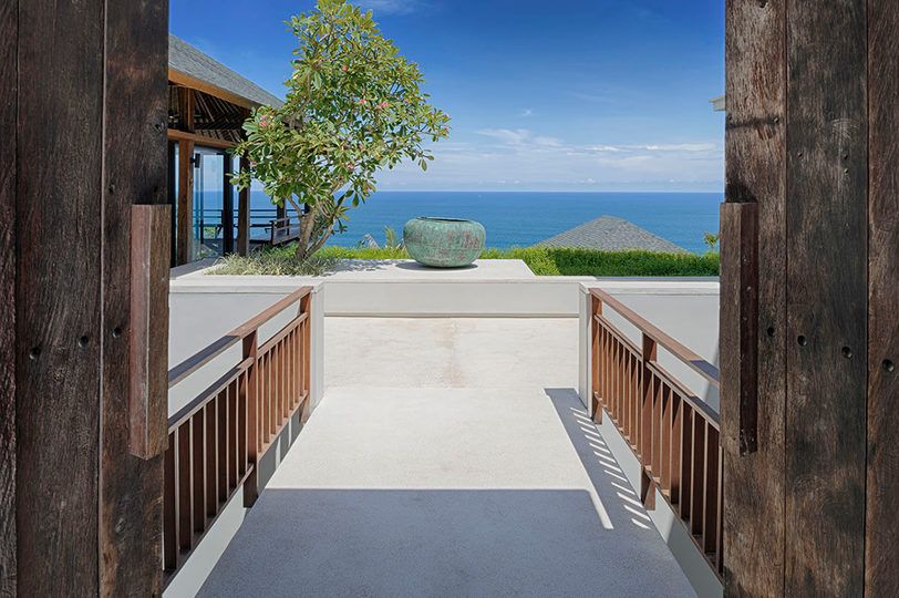Experience Ultimate Luxury by the Beach, Bali Villa 1129
