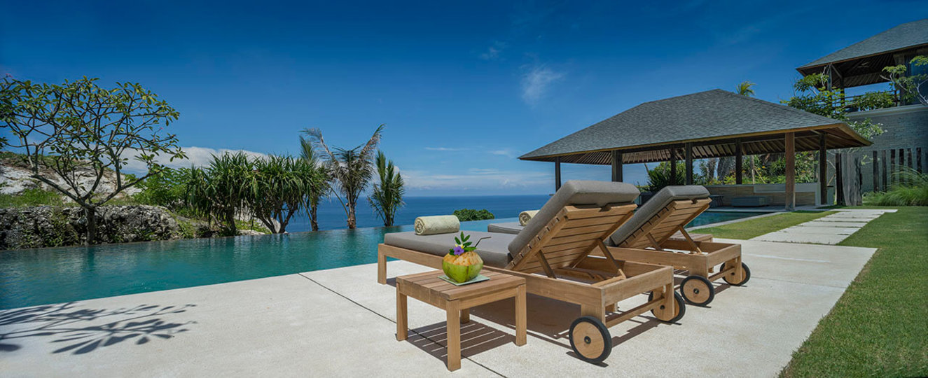 Experience Ultimate Luxury by the Beach, Bali Villa 1129