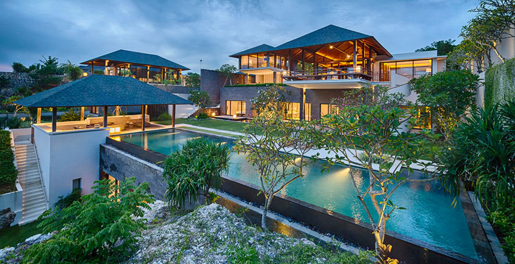 Experience Ultimate Luxury by the Beach, Bali Villa 1129