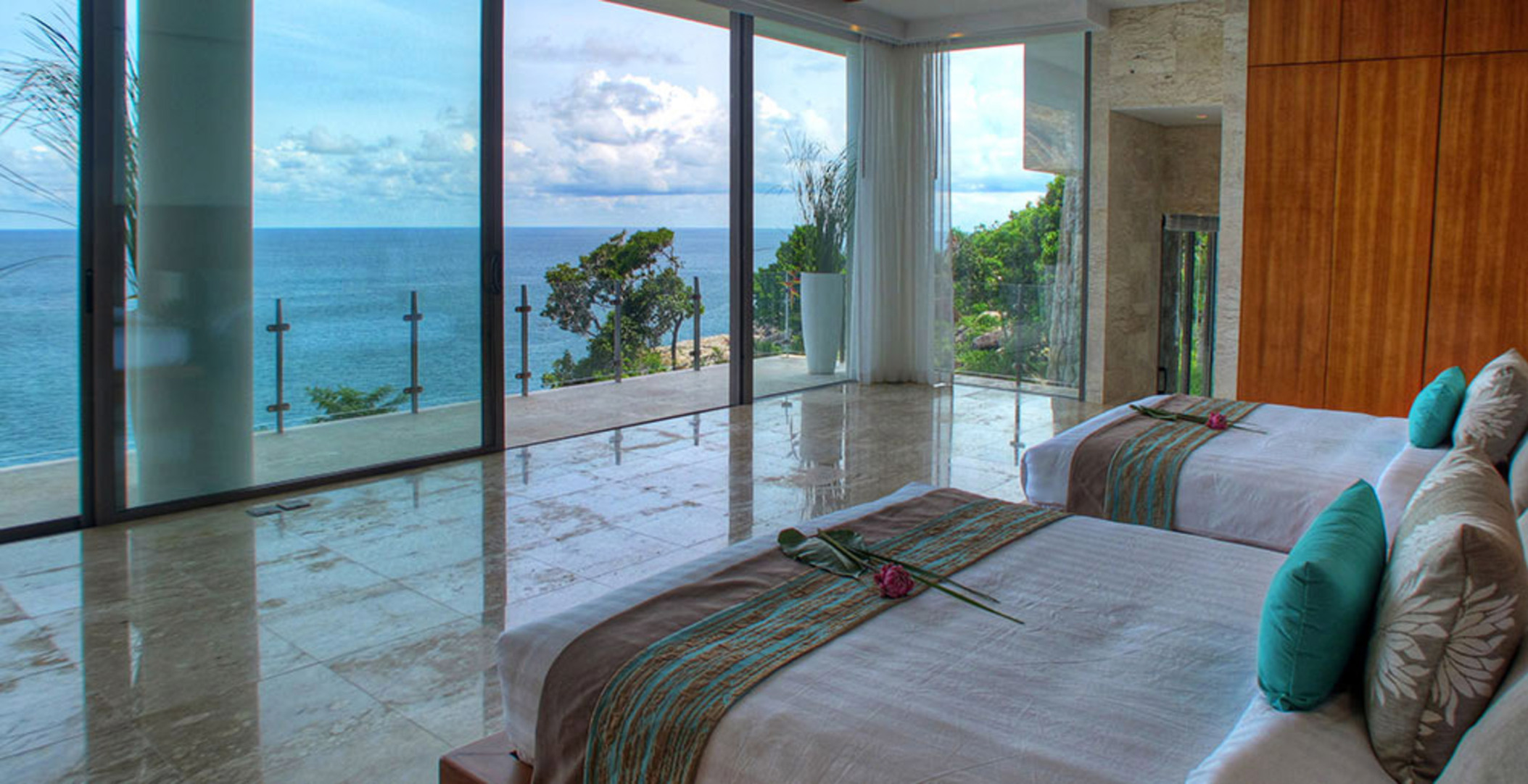At Last You and Your Friends Can Rent a Luxury Villa with 24/7 Concierge, Phuket Villa 1011