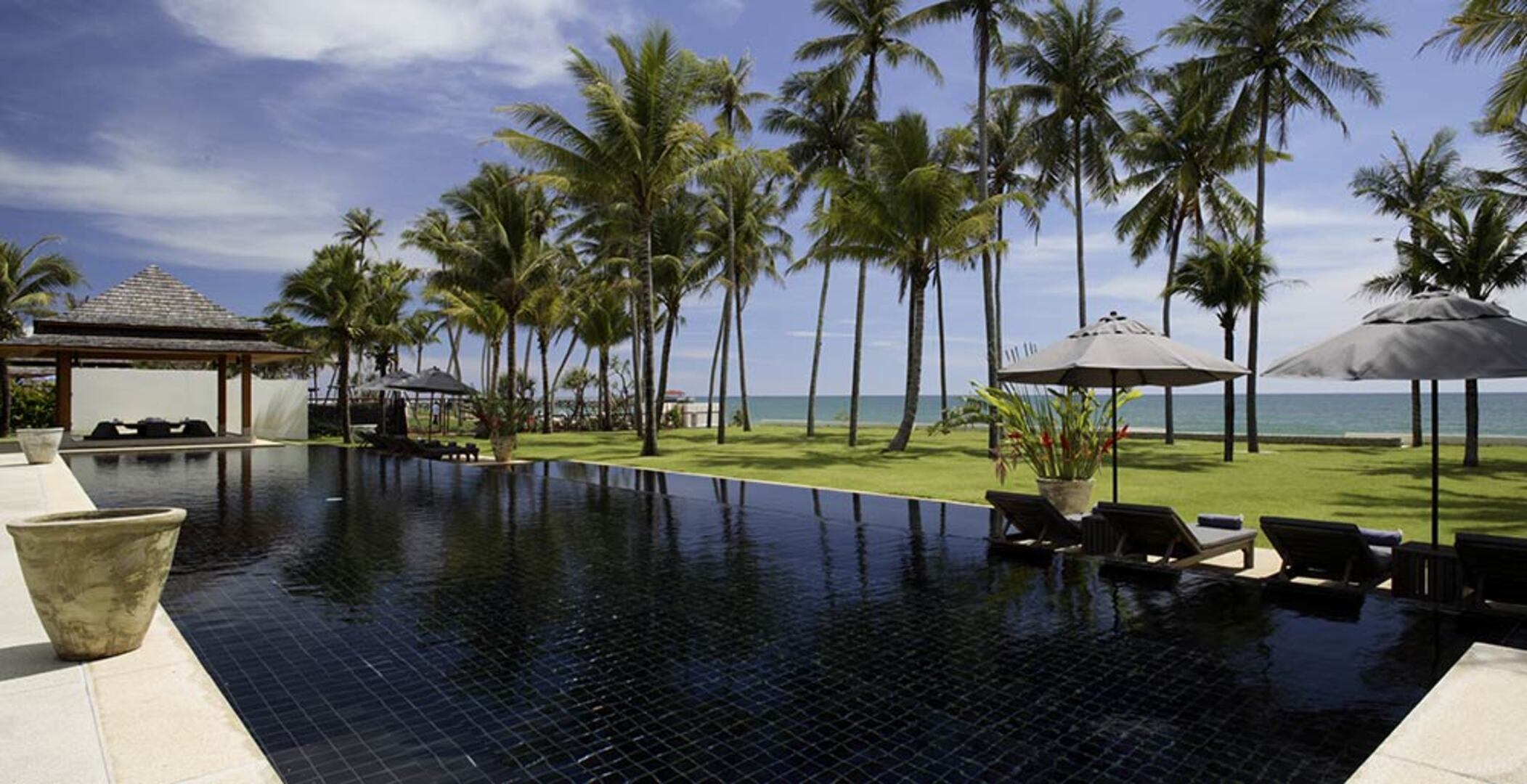 Dreamy Haven: 12 Bedroom Villa with Private Pool,1047
